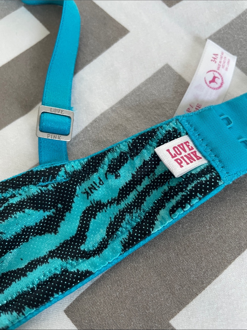 PINK Victoria's Secret Turquoise & Black Zebra Molded Push-up T-Shirt Bra - Picture 5 of 16